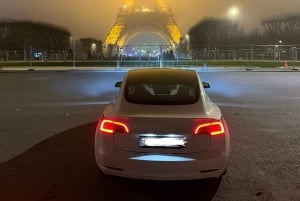 Париж: Ночная экскурсия по городу на автомобиле Tesla