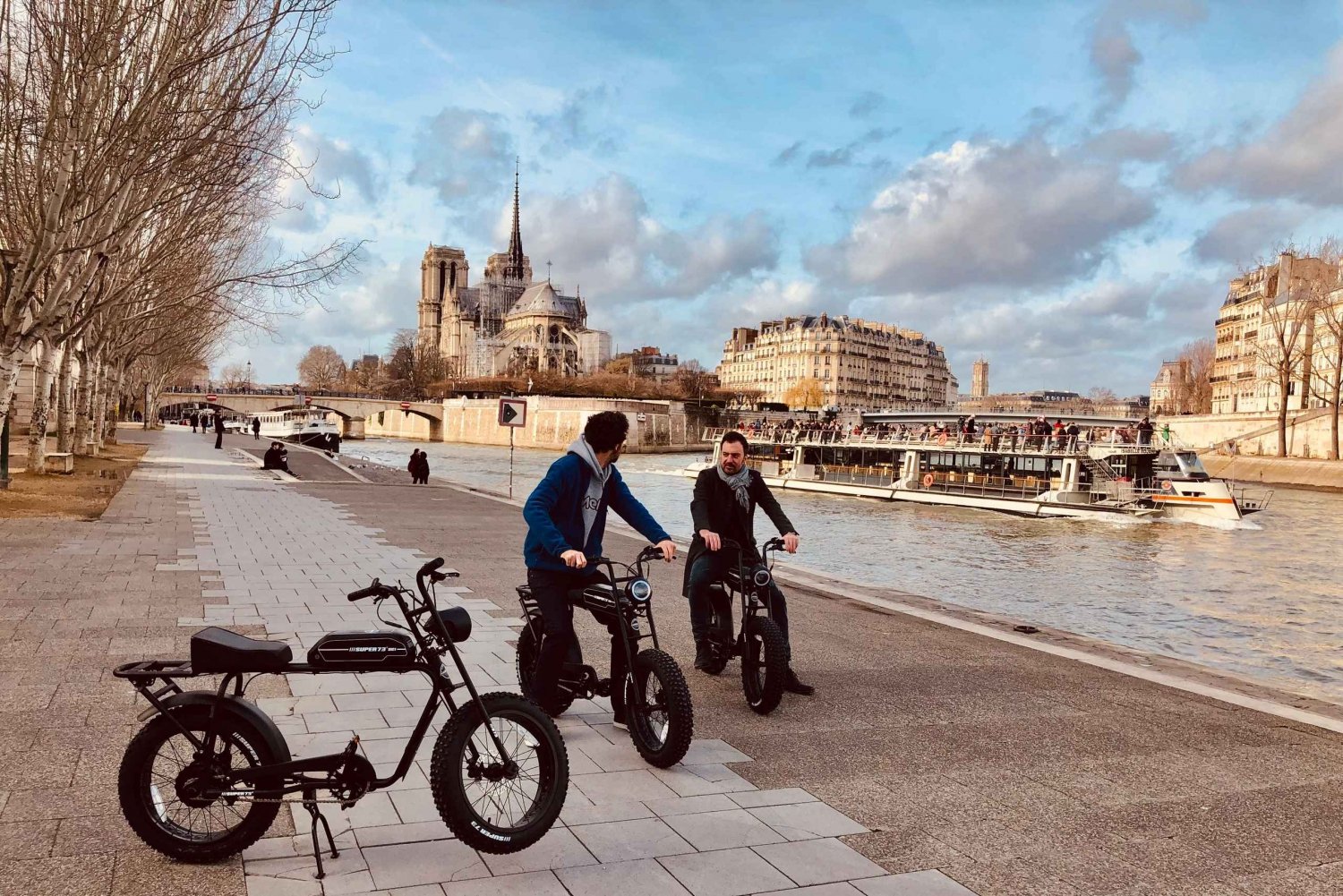 Paris: City Highlights Private Electric Bike Tour with video