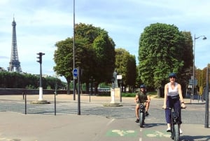 Paris: City Highlights Private Electric Bike Tour with video