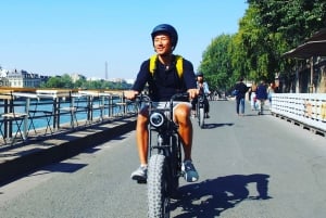 Paris: City Highlights Private Electric Bike Tour with video