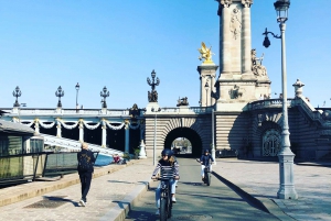 Paris: City Highlights Private Electric Bike Tour with video