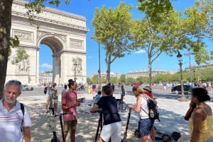 Paris: Small-Group E-Scooter Tour with a Local Guide