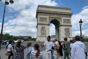 Paris: Small-Group E-Scooter Tour with a Local Guide