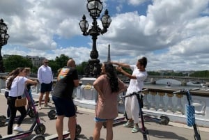 Paris: Small-Group E-Scooter Tour with a Local Guide