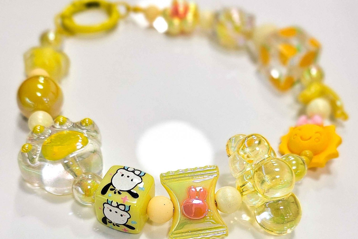 Paris: Create your phone strap, bag or keychain