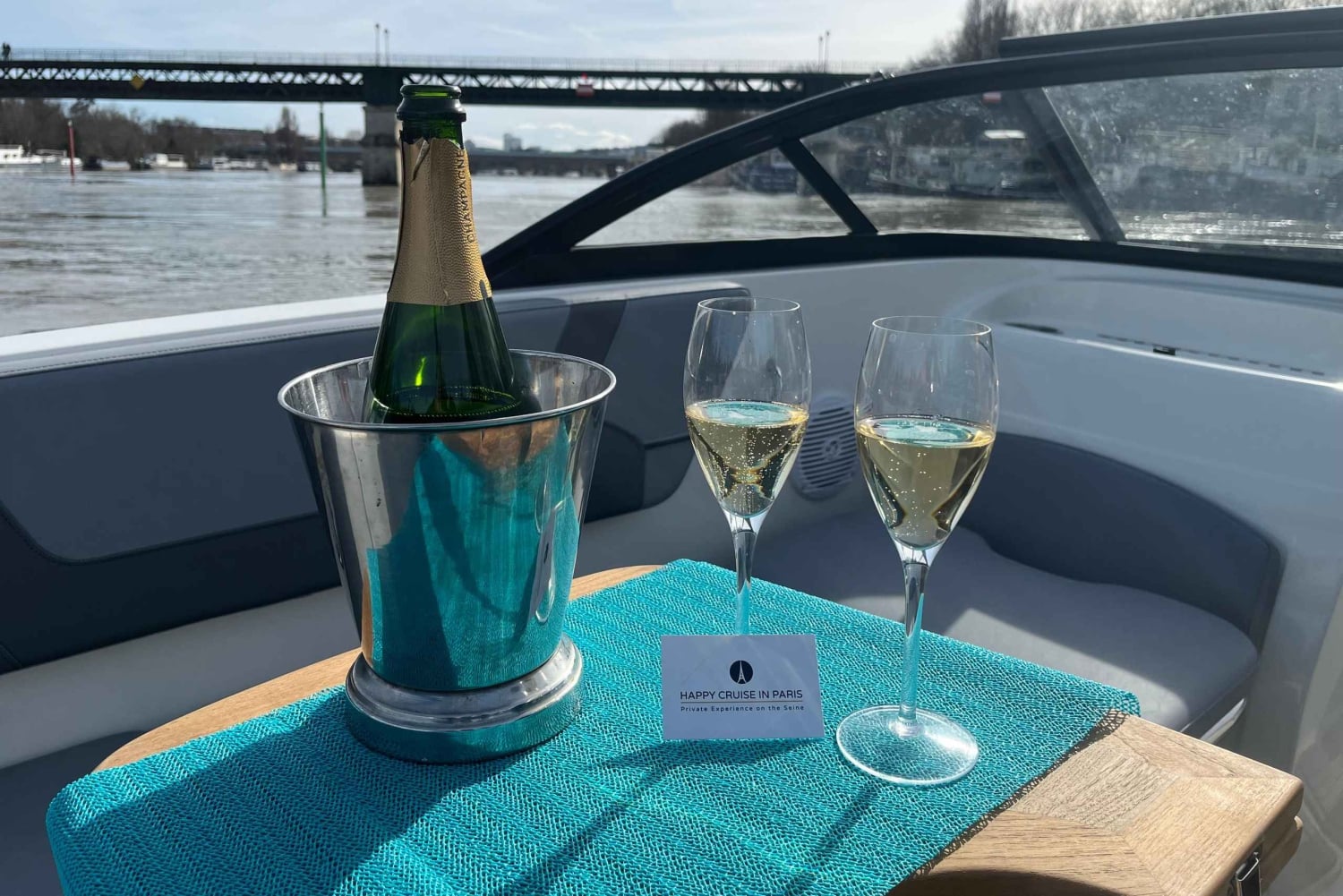 Paris : cruzeiro privado no Sena, barco moderno - 2 horas