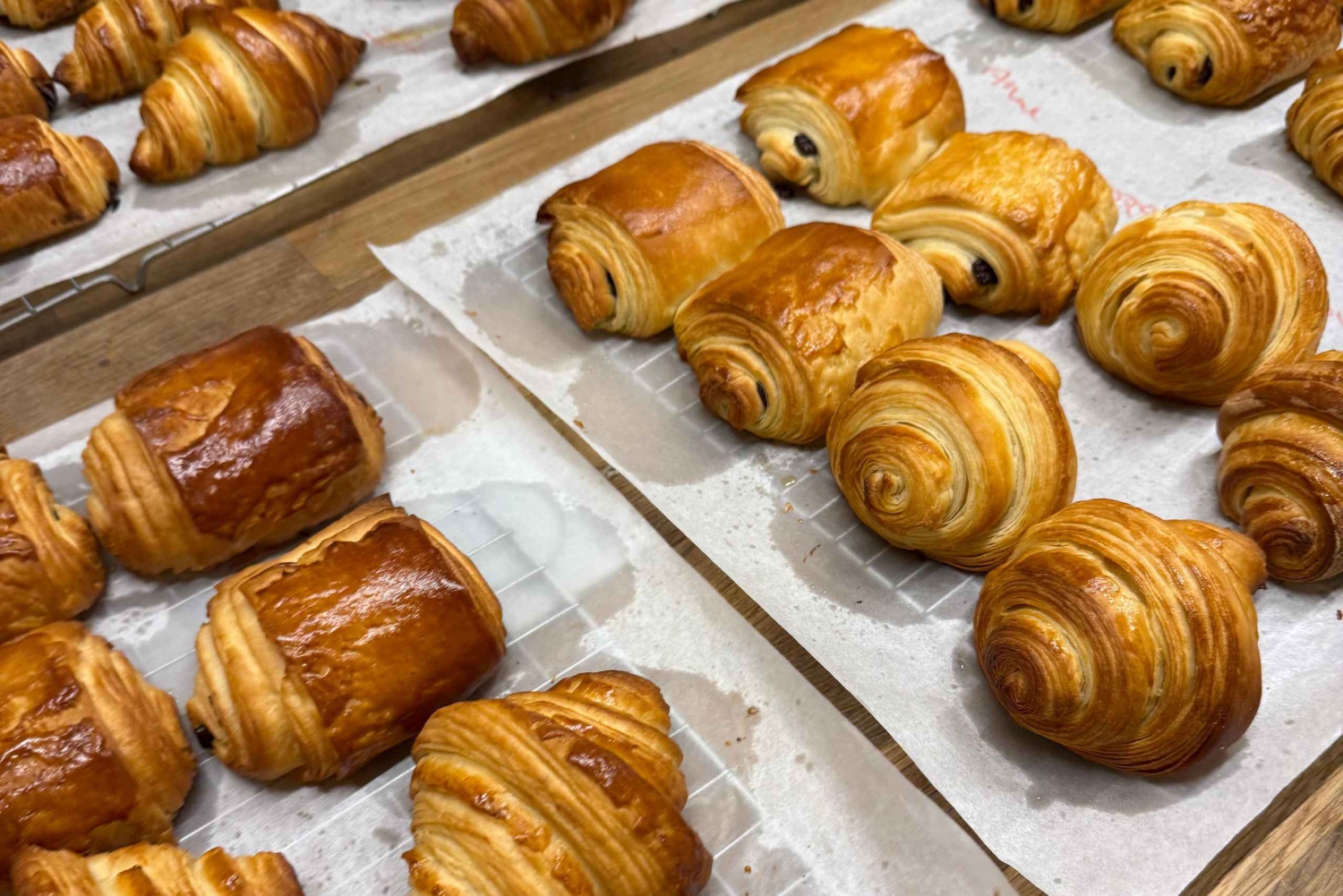 Pariisi: Croissant-kurssi samppanjan kera Eiffel-tornin vieressä