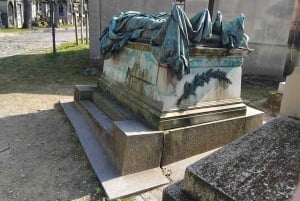 Parigi: tour a piedi personalizzato del cimitero di Père Lachaise