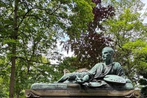 Parigi: tour a piedi personalizzato del cimitero di Père Lachaise