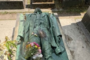 Parigi: tour a piedi personalizzato del cimitero di Père Lachaise