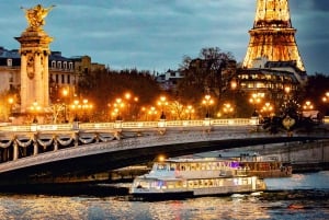 Paris: Seine River Dinner Cruise from Eiffel Tower