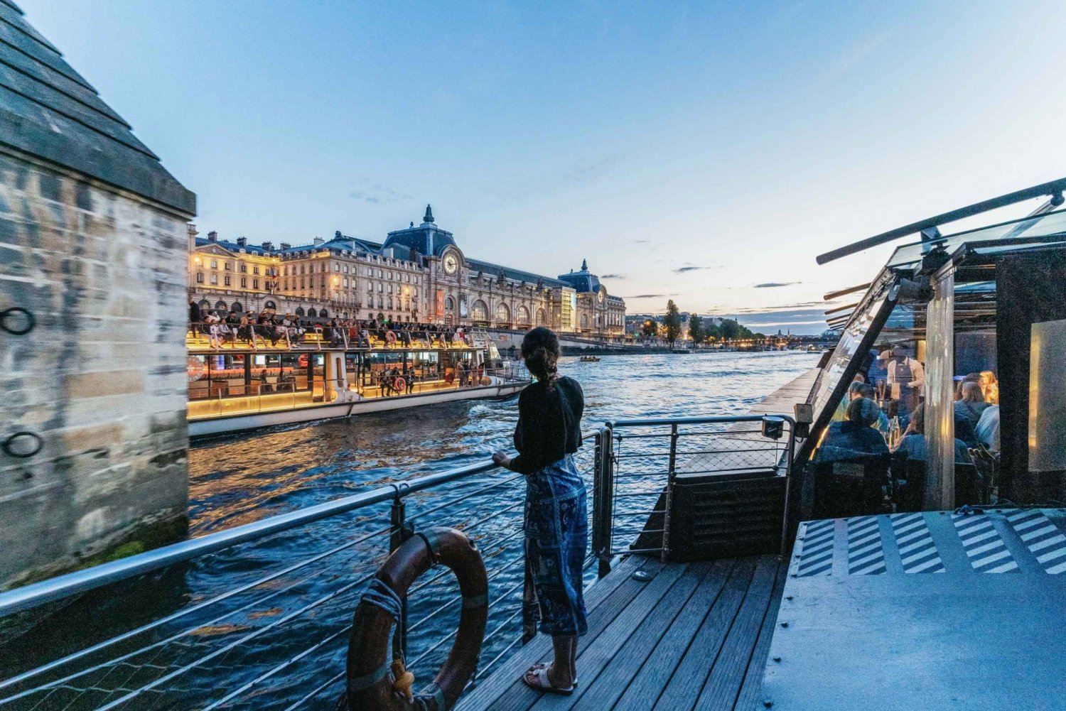 Paris: 3-Course-Dinner Cruise on the Seine with live music