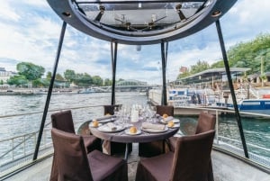 Paris: 3-Course-Dinner Cruise on the Seine with live music