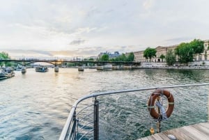 Paris: 3-Course-Dinner Cruise on the Seine with live music