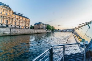 Paris: 3-Course-Dinner Cruise on the Seine with live music