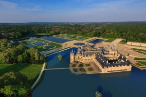 Paris: Domaine de Chantilly Private Tour in a Mercedes Van