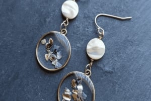 Paryż: Warsztaty biżuterii Duo Resin (naszyjnik i kolczyki)