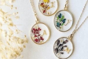 Paryż: Warsztaty biżuterii Duo Resin (naszyjnik i kolczyki)