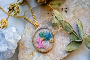 Paryż: Warsztaty biżuterii Duo Resin (naszyjnik i kolczyki)