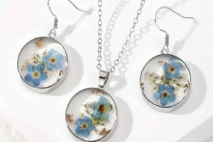 Paryż: Warsztaty biżuterii Duo Resin (naszyjnik i kolczyki)