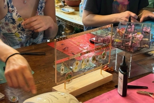 Paryż: Warsztaty biżuterii Duo Resin (naszyjnik i kolczyki)