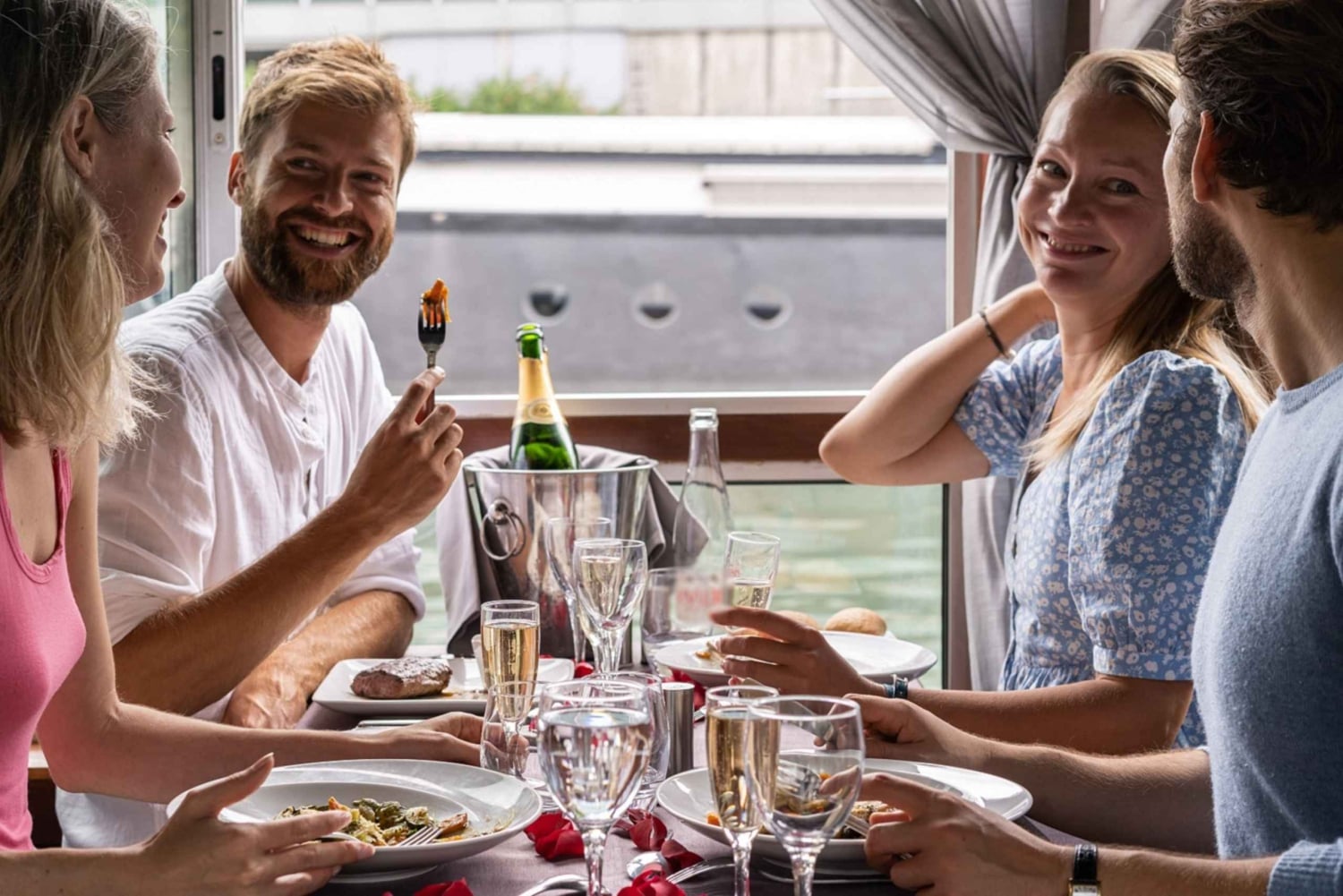 Pariisi: Varhaisillallinen risteily Seine-joella