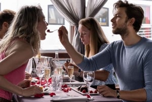 Paris: Early Evening Dinner Cruise on the River Seine