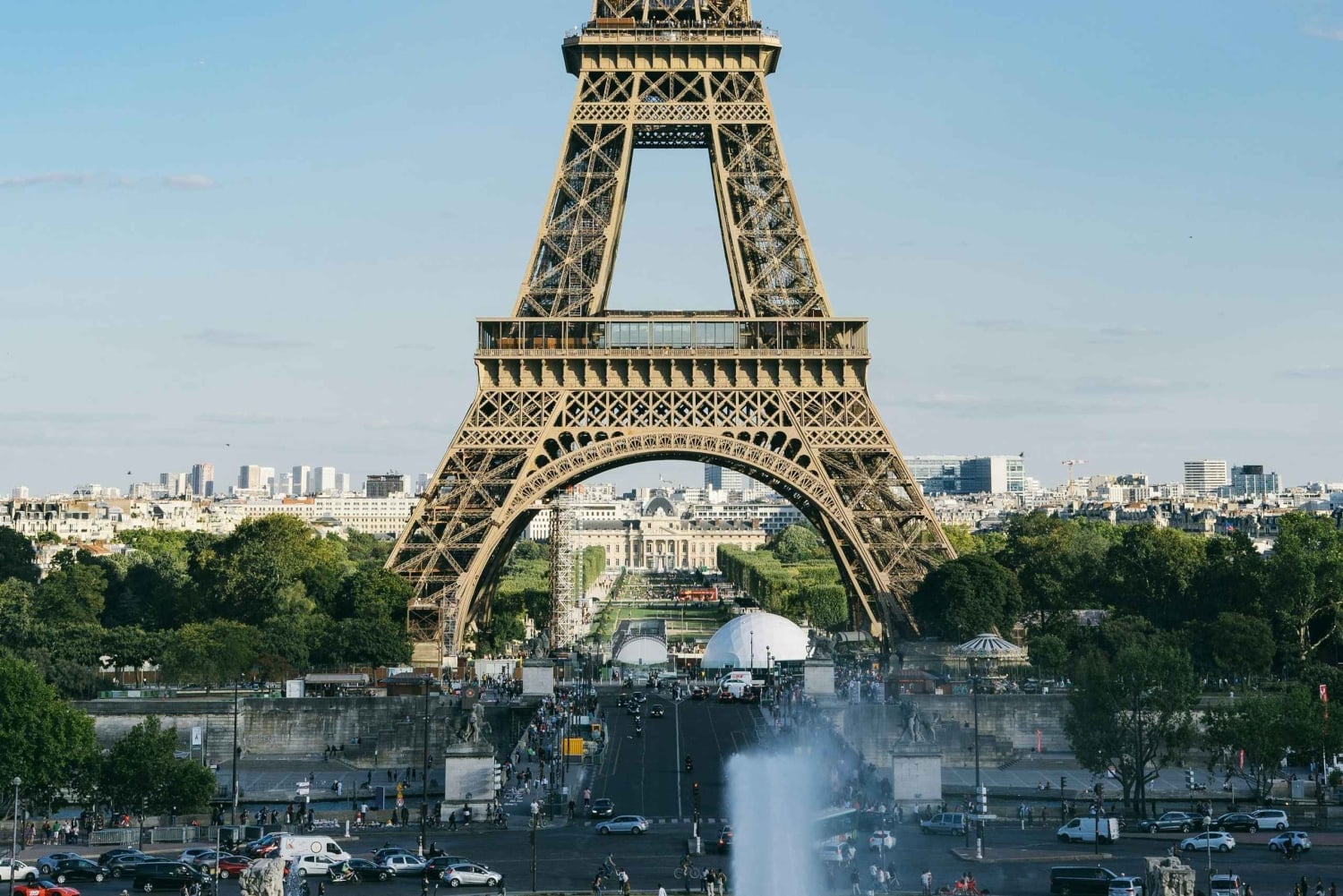 Paris: Eiffelturm-Ticket für die 2. Ebene mit Aufzug & Gastgeber