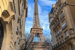 Paris: Eiffelturm-Ticket für die 2. Ebene mit Aufzug & Gastgeber