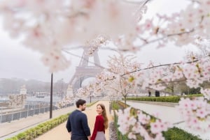 París: sesión fotográfica al atardecer en el corazón de París: Louvre, Orsay, Eiffel.