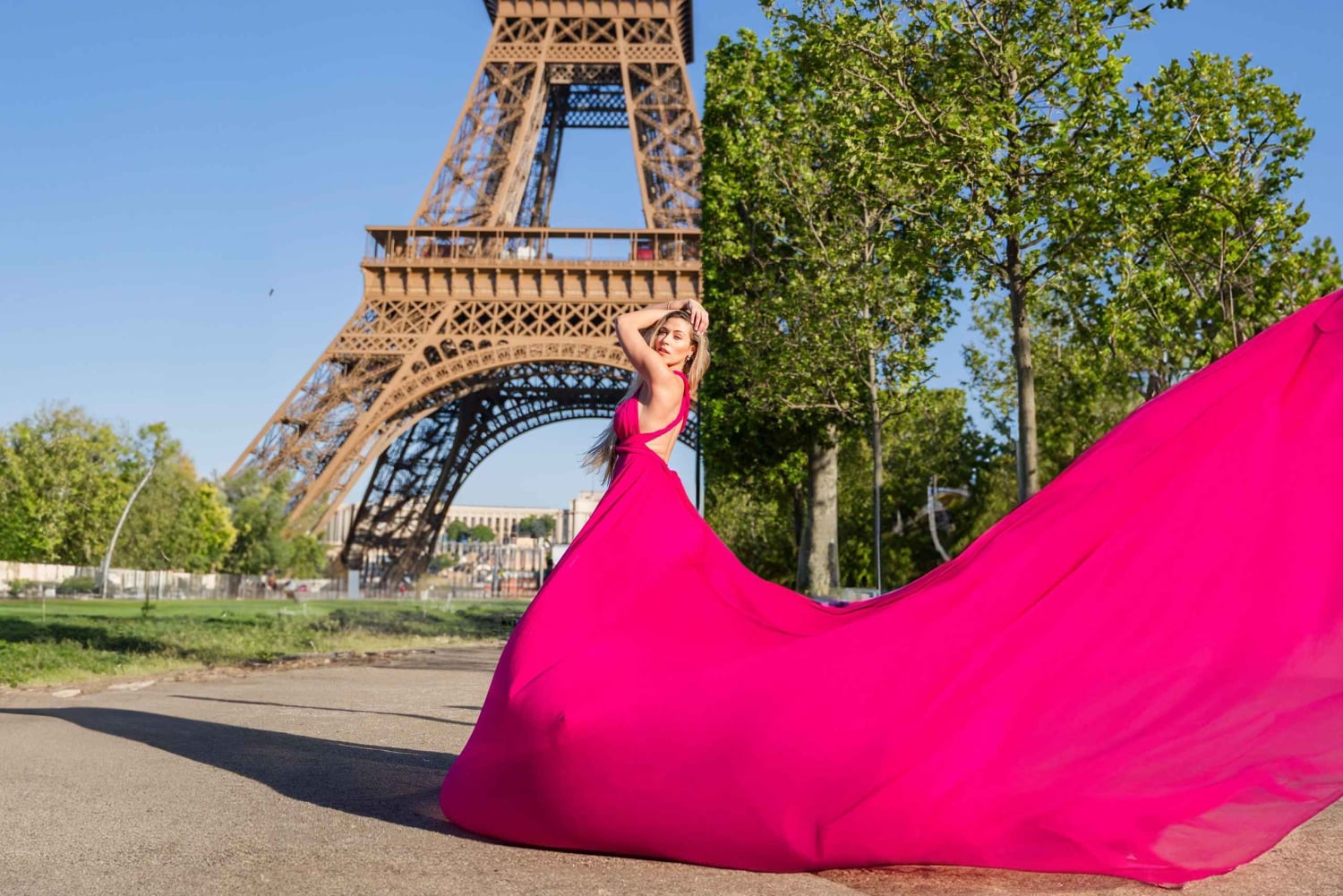 Paris: Fotografering med flygande klänning vid Eiffeltornet jonadress
