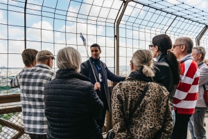 Paryż: Wieża Eiffla: wycieczka z przewodnikiem z opcją szczytu