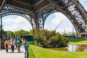 Paryż: Wieża Eiffla: wycieczka z przewodnikiem z opcją szczytu