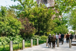 Paryż: Wieża Eiffla: wycieczka z przewodnikiem z opcją szczytu