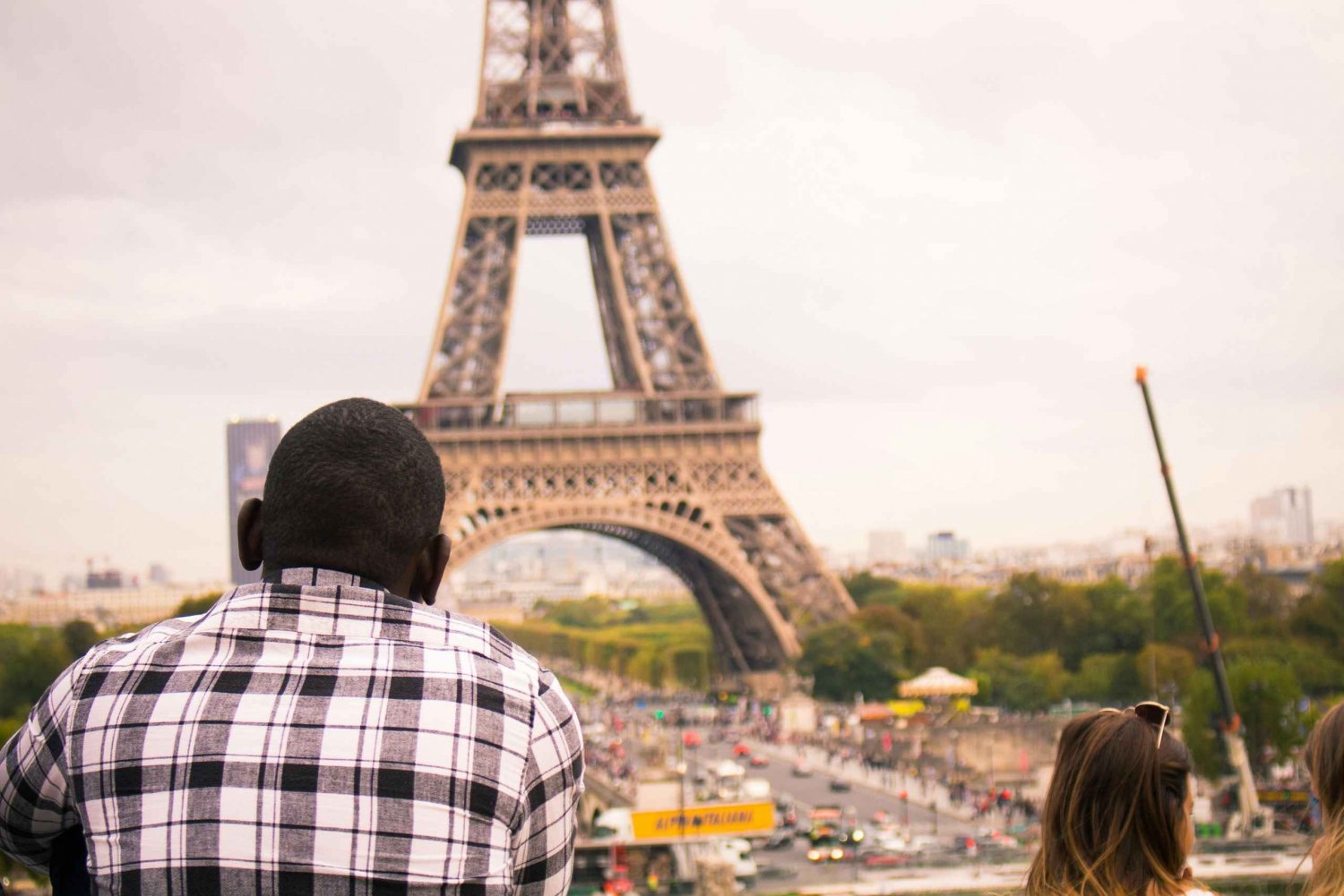 Paris: Eiffel Tower Guided Tour optional Access to Summit