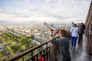 Paris: Eiffel Tower Hosted Tour, Seine Cruise and City Tour