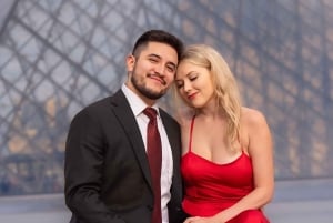 Parijs: fotoshoot bij de Eiffeltoren en het Louvre (hoogwaardige bewerkingen)