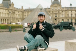 Paris: Eiffel Tower, Montmartre, or Louvre Photoshoot