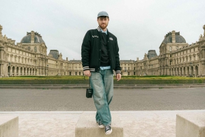 Paris: Eiffel Tower, Montmartre, or Louvre Photoshoot