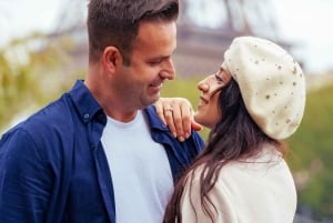Paris: Eiffel Tower Photoshoot with a Professional