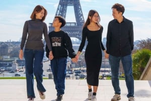 Paris: Eiffel Tower Photoshoot with a Professional