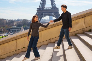 Paris: Eiffel Tower Photoshoot with a Professional