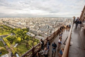 Paris: City Tour by Bus with Eiffel Tower & Optional Summit