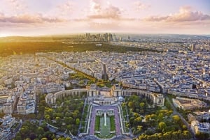 Paris: Rundvisning i Eiffeltårnet og guidet krydstogt på Seinen