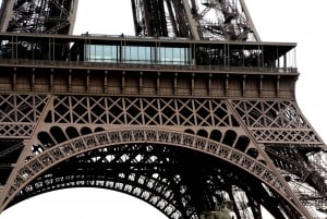 Paris: Eiffel Tower's Madame Brasserie Dinner with Drinks