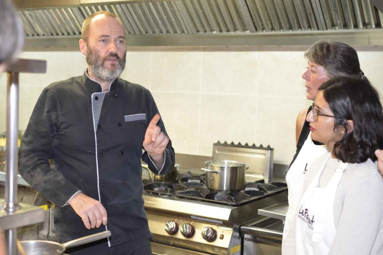 Parijs: Avond kookles met optioneel marktbezoek