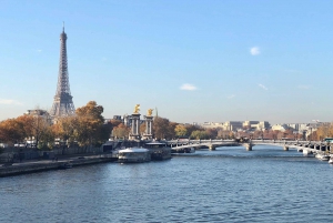 Paris: Express Walk with a Local in 90 minutes