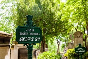 Paris: Famous Graves of Pere Lachaise Cemetery Guided Tour