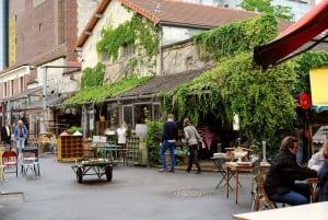 Paris: Flea Market Insider's Tour in Extra-Small Group