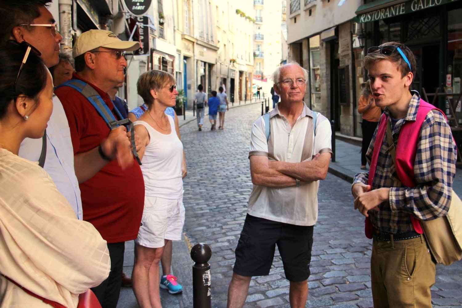 Paris: Small Group Walking Tour of Marais